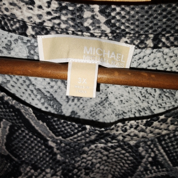 NWOT MICHAEL KORS LOGO BLOUSE - Picture 4 of 7